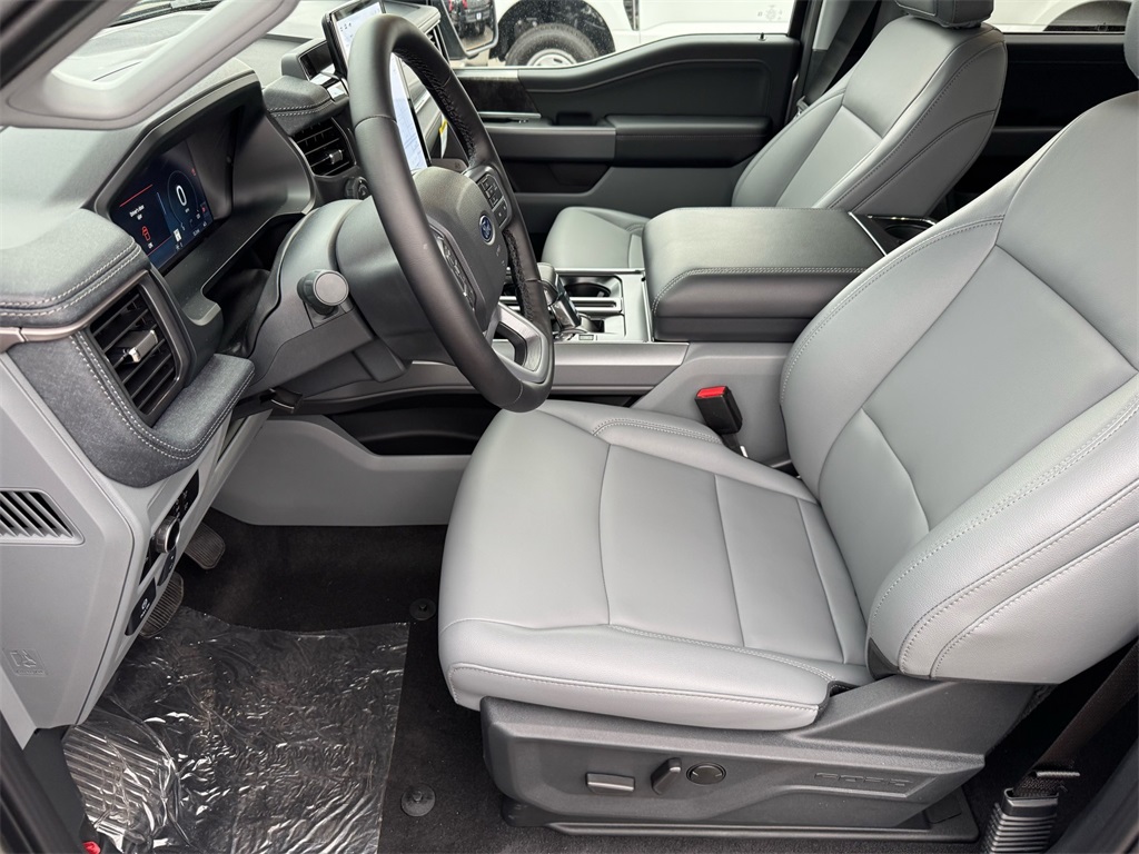 2025 Ford F-150 Lightning photo 3