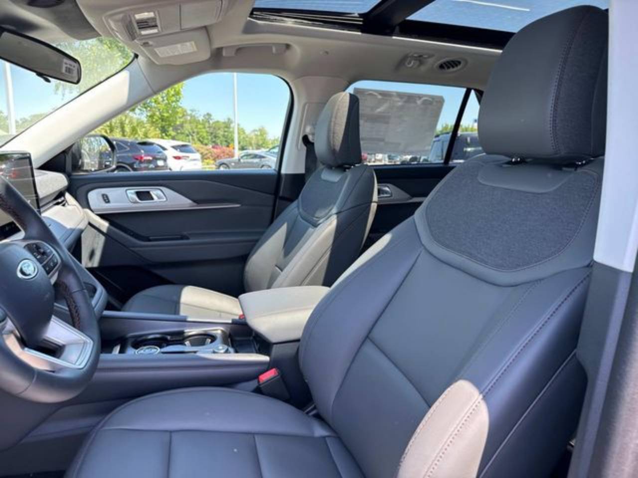 2025 Ford Explorer Active - Photo 8