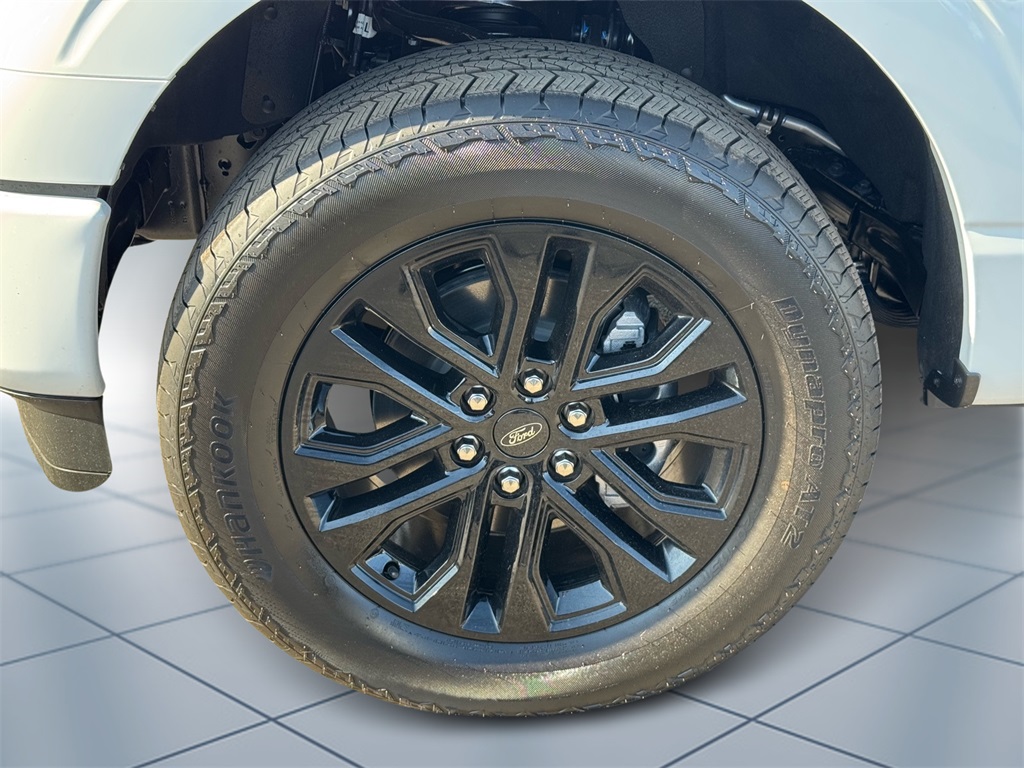 2025 Ford F-150 Lariat photo 2