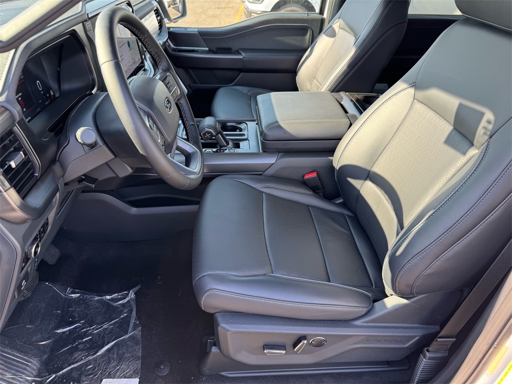 2025 Ford F-150 Lariat photo 3