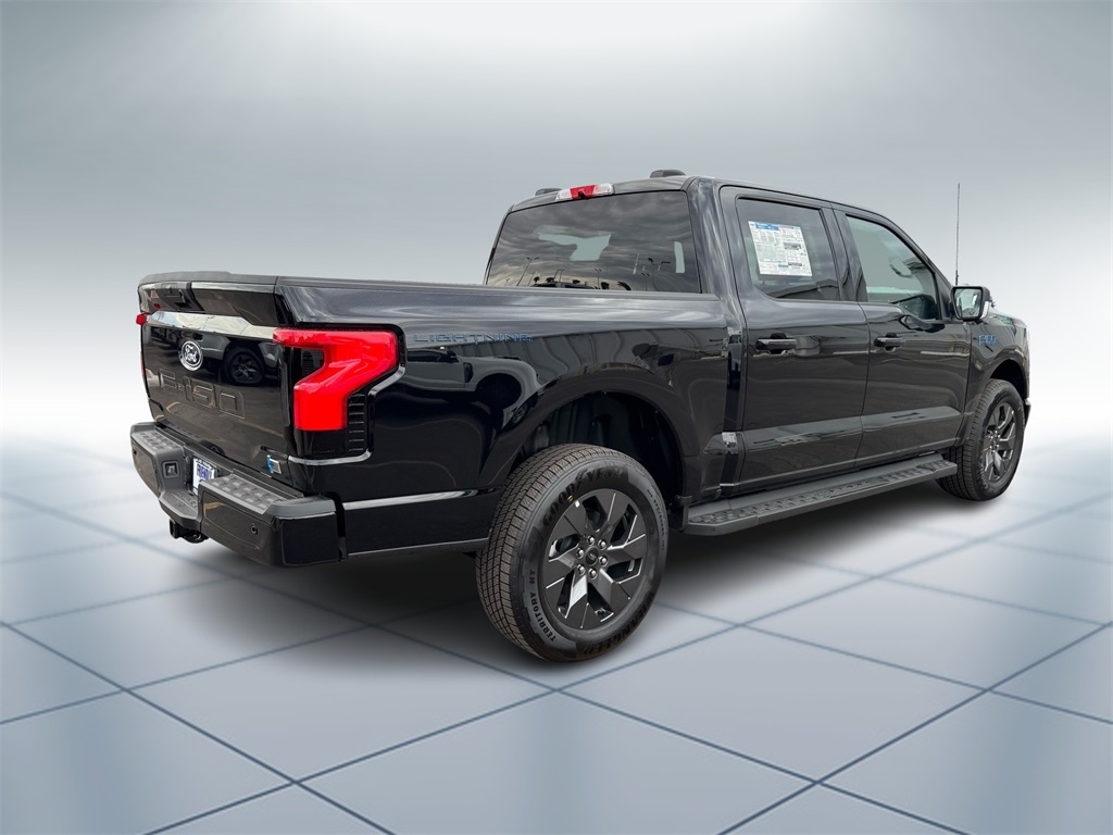 2025 Ford F-150 Lightning photo 3