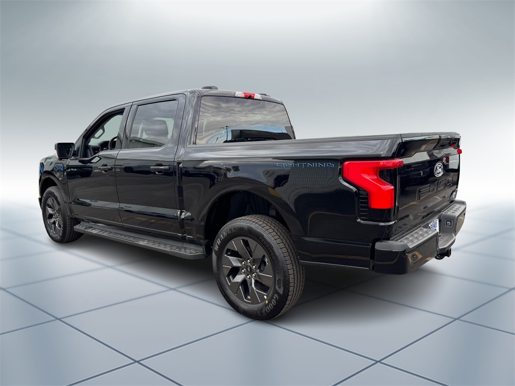 2025 Ford F-150 Lightning photo 4