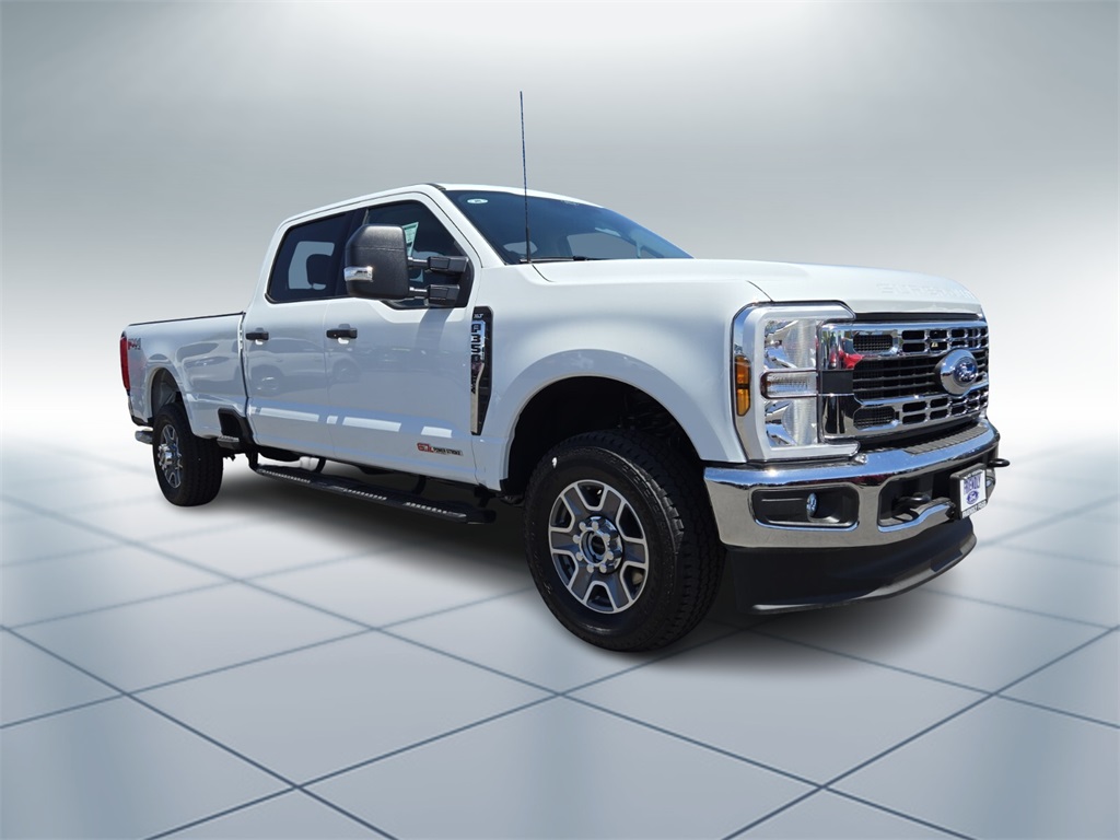 2025 Ford F-350 XLT photo 2