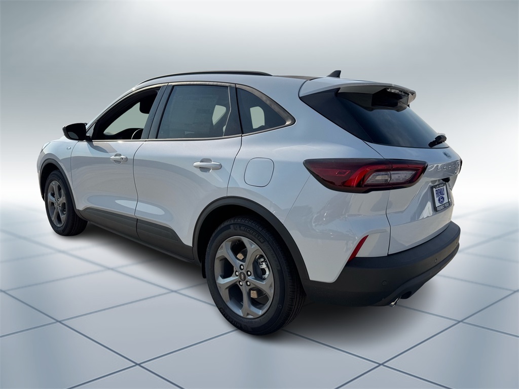 2025 Ford Escape ST-Line photo 4