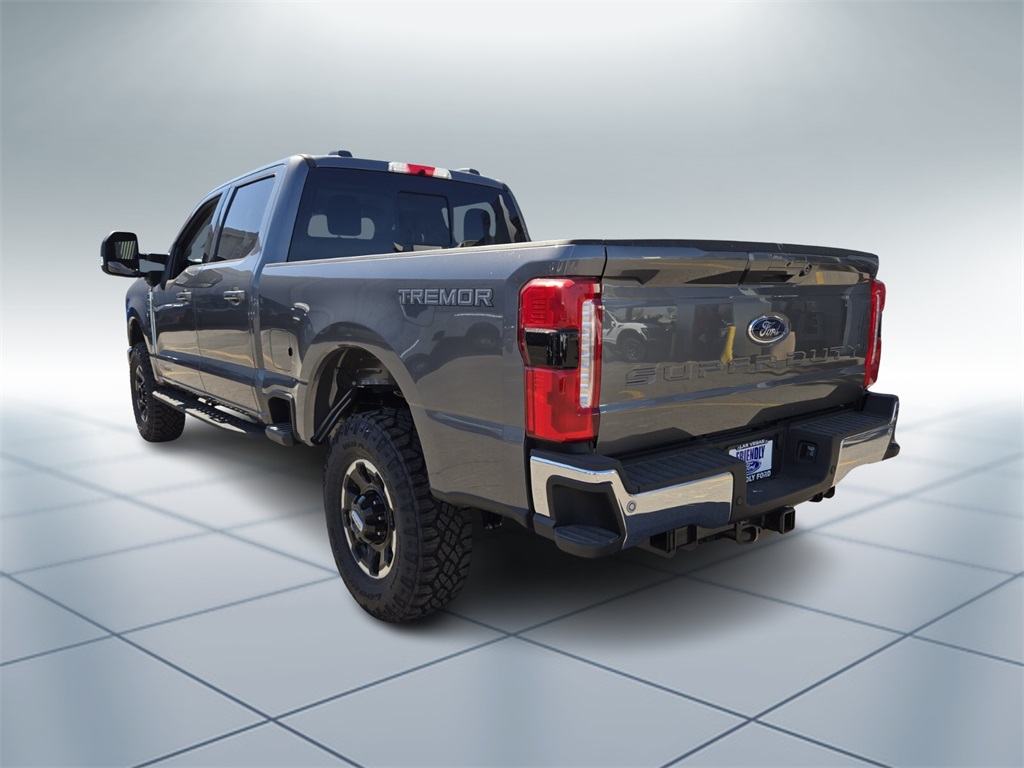 2025 Ford F-350 Lariat photo 4