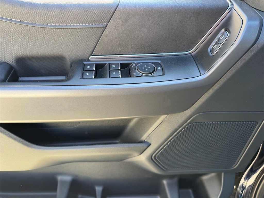 2025 Ford F-150 XLT photo 2