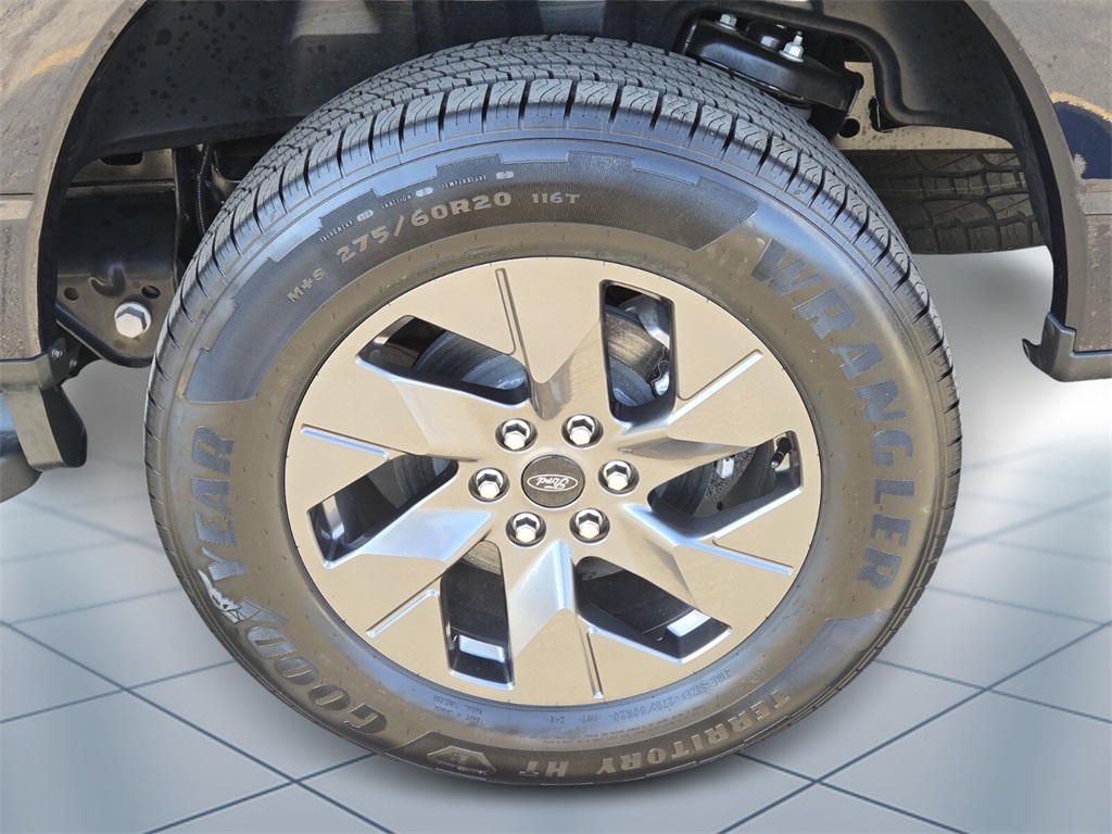 2025 Ford F-150 Lightning photo 2