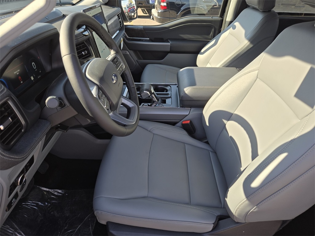 2025 Ford F-150 Lightning photo 3