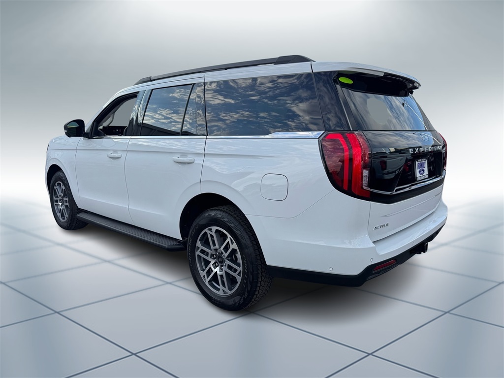2025 Ford Expedition photo 4