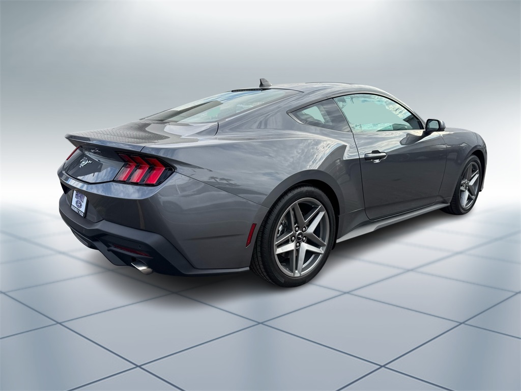 2025 Ford Mustang EcoBoost photo 3
