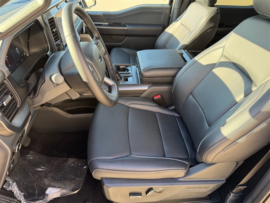 2025 Ford F-150 Lariat photo 4