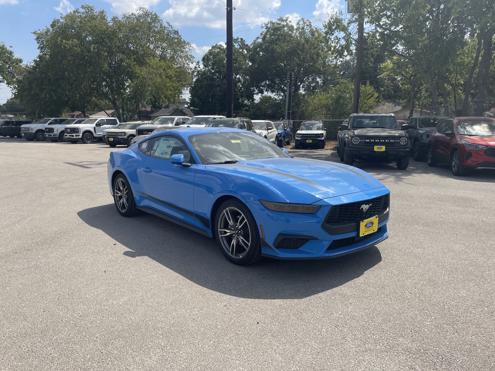 2025 Ford Mustang photo 4