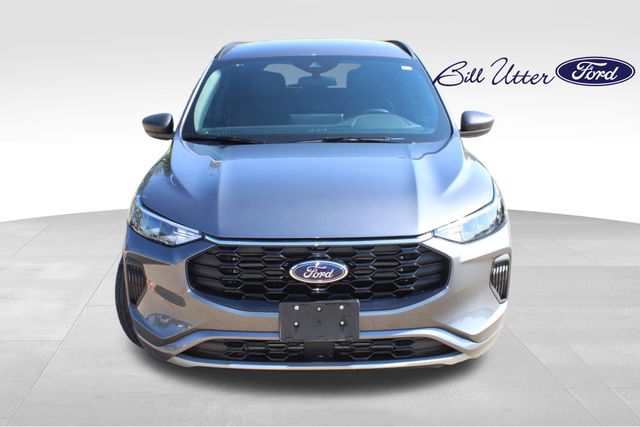 2023 Ford Escape ST-Line photo 2