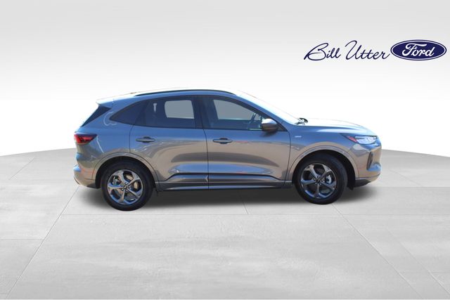 2023 Ford Escape ST-Line photo 4