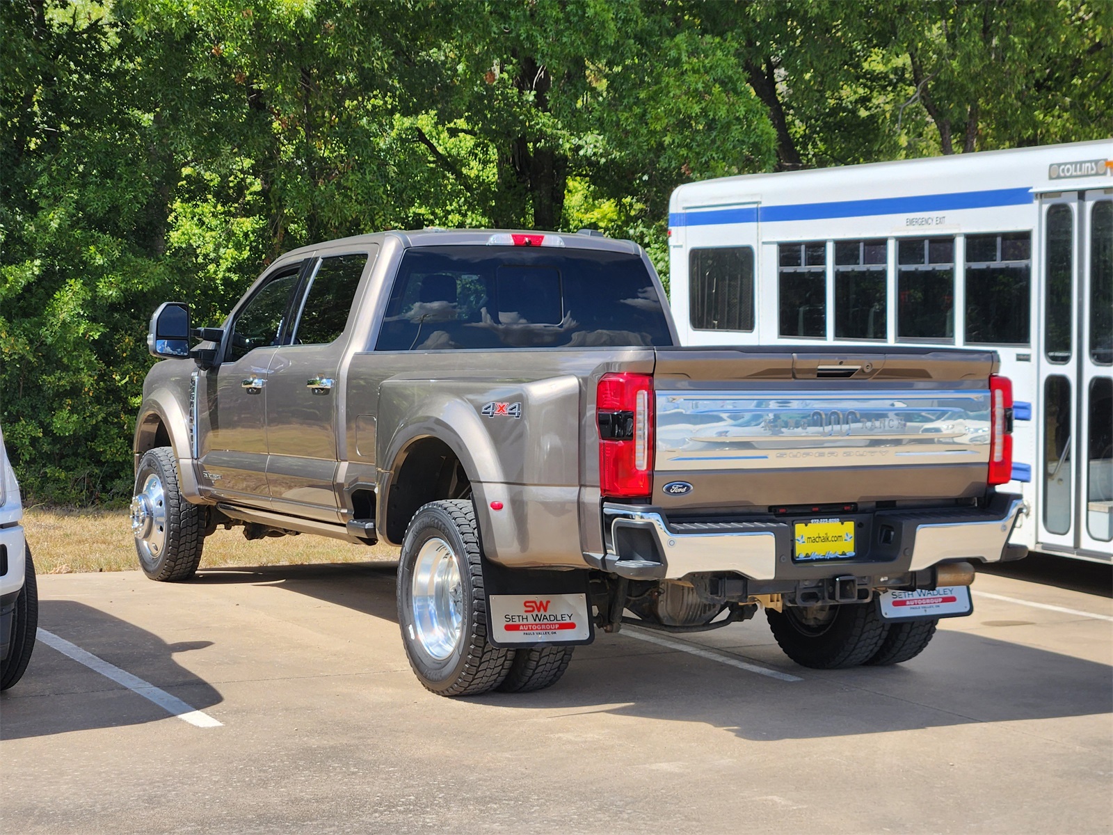 2023 Ford F-450 photo 2