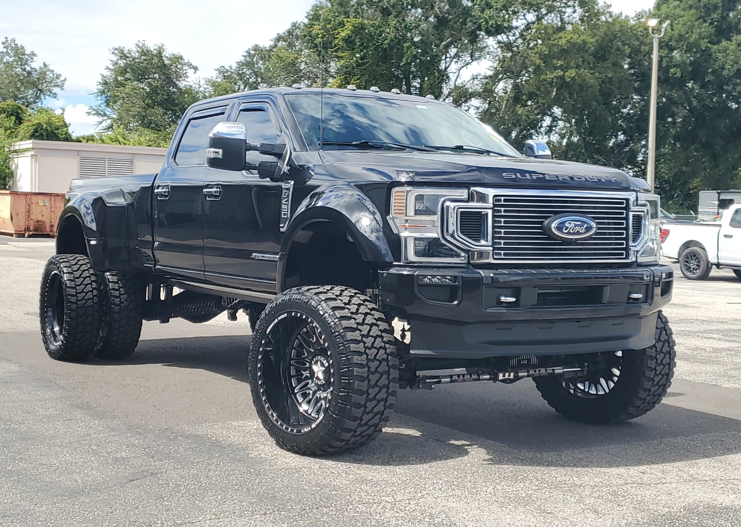 2022 Ford F-450 Super Duty Platinum's photo