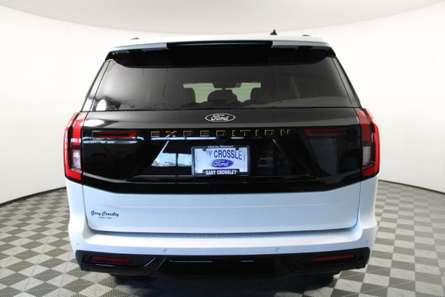 2025 Ford Expedition photo 2