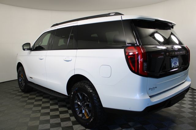 2025 Ford Expedition photo 3