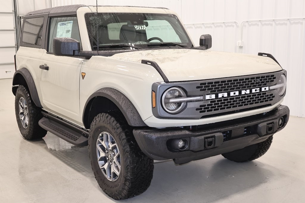 2025 Ford Bronco Badlands photo 2