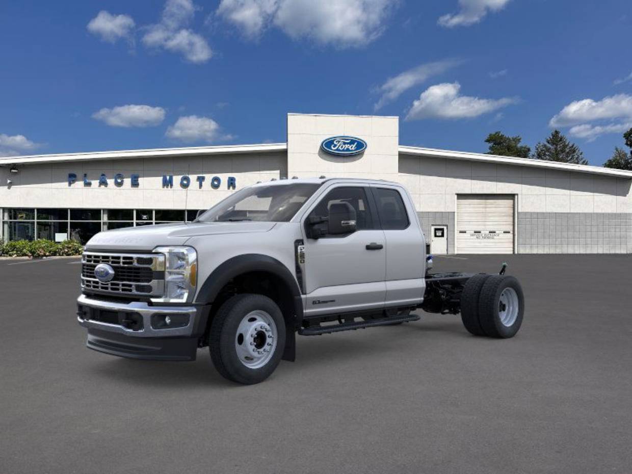 2026 Ford F-550 Super Duty Chassis Cab XL's photo