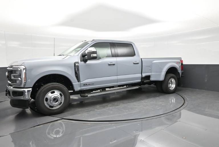 2026 Ford Super Duty F-350 DRW LARIAT