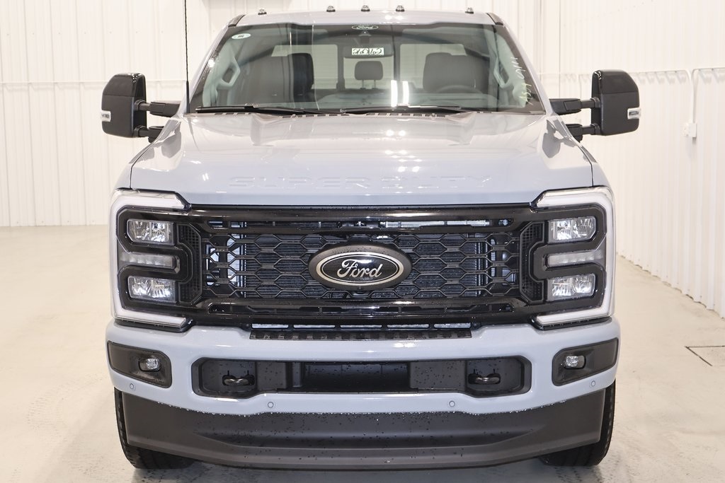 2026 Ford F-350 photo 3
