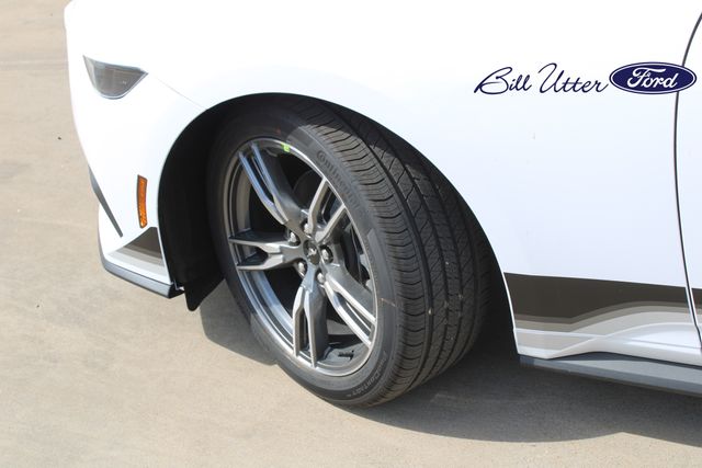 2025 Ford Mustang photo 5