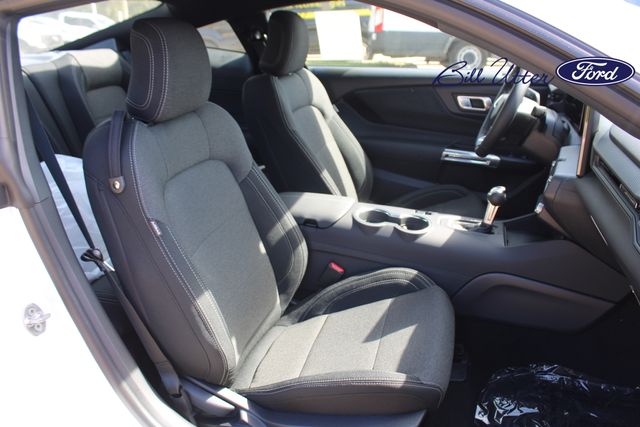 2025 Ford Mustang photo 7