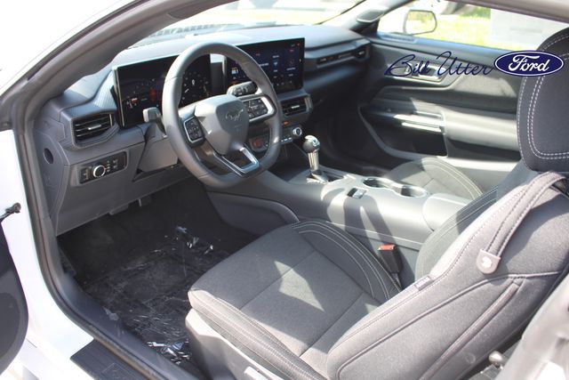 2025 Ford Mustang photo 9