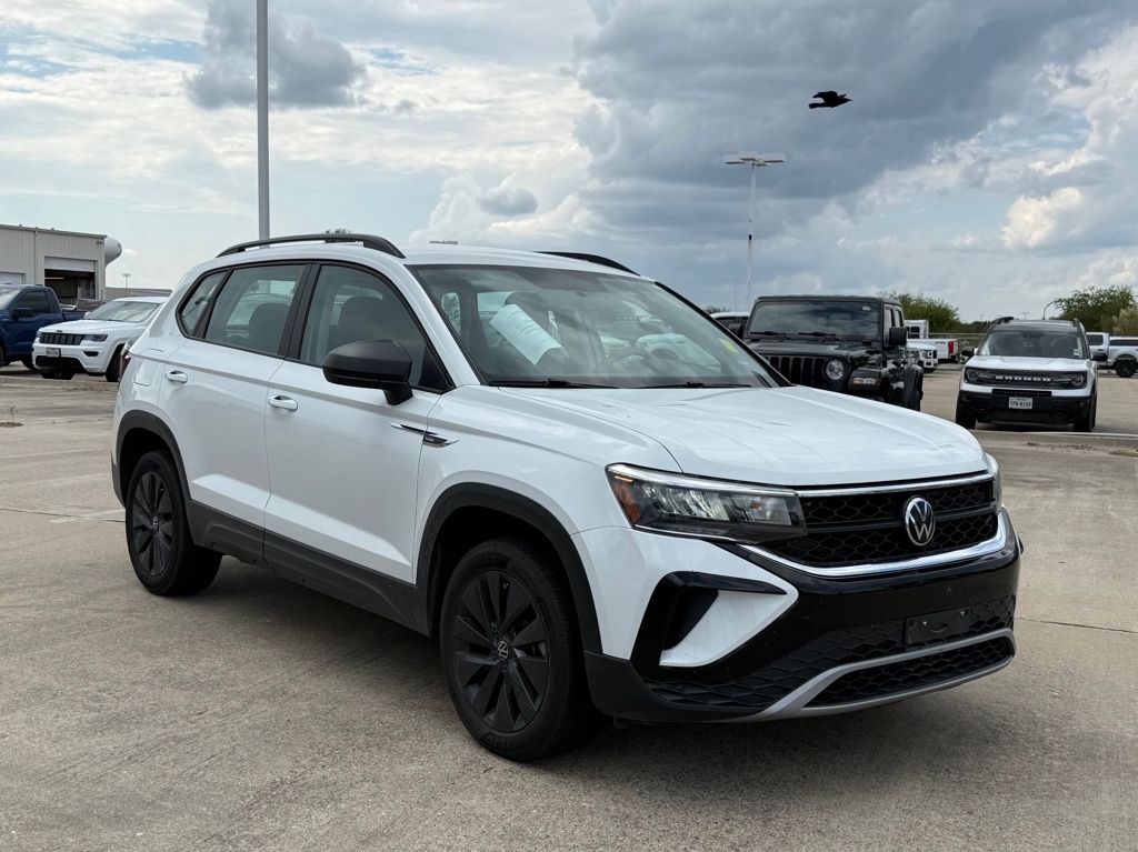 2022 Volkswagen Taos S photo 2