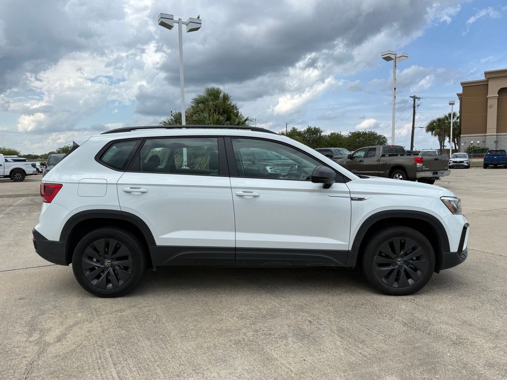 2022 Volkswagen Taos S photo 3