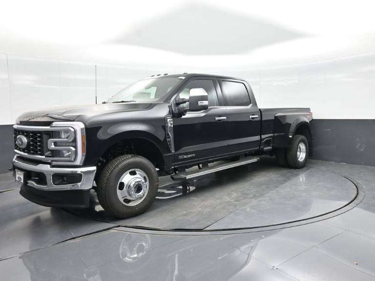 2026 Ford Super Duty F-350 DRW LARIAT