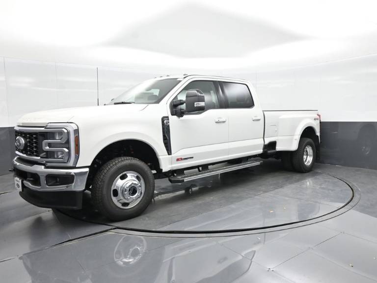 2026 Ford Super Duty F-350 DRW LARIAT
