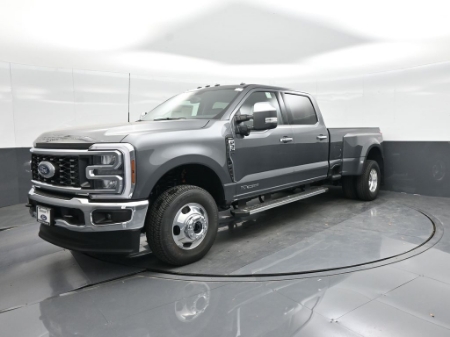 2026 Ford Super Duty F-350 DRW LARIAT