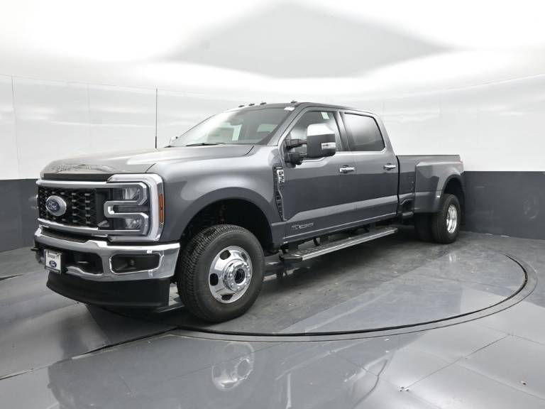 2026 Ford Super Duty F-350 DRW LARIAT