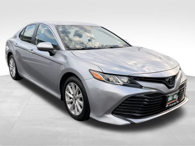 2019 Toyota Camry LE photo 3