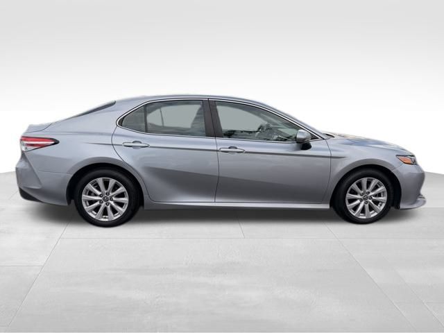 2019 Toyota Camry LE photo 4