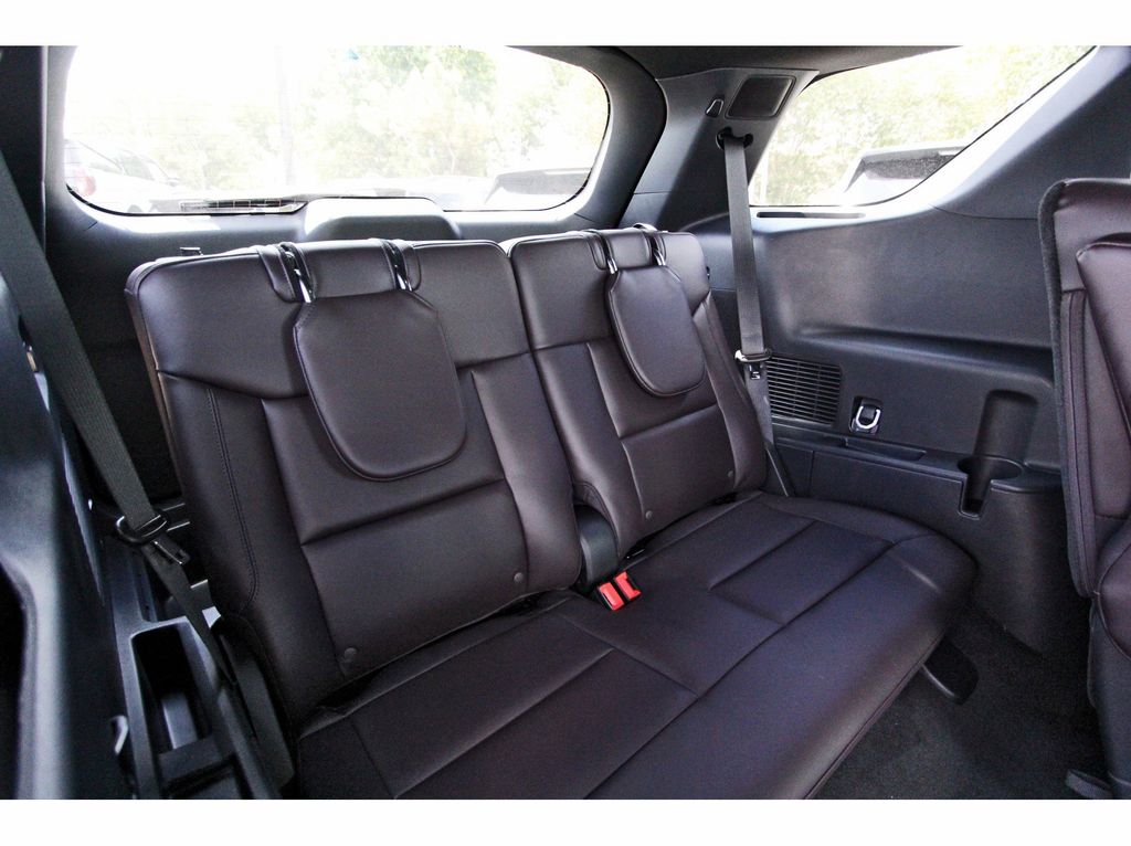 2025 Ford Explorer Platinum photo 2