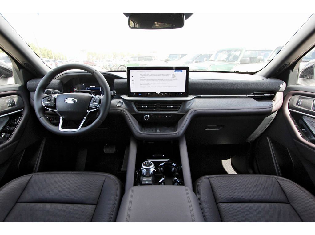 2025 Ford Explorer Platinum photo 4