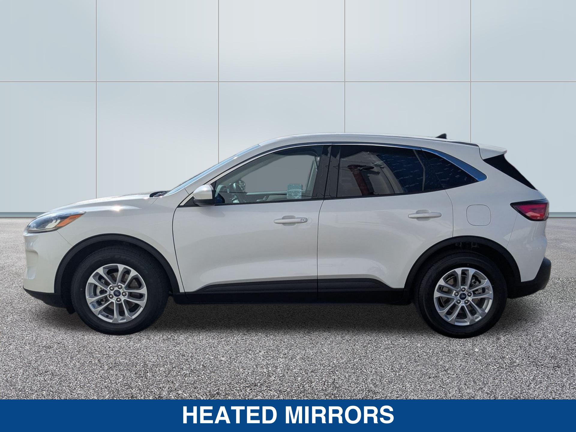 2020 Ford Escape SE photo 2