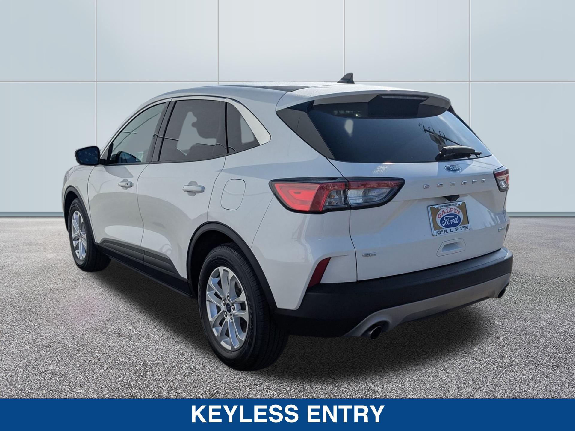 2020 Ford Escape SE photo 3