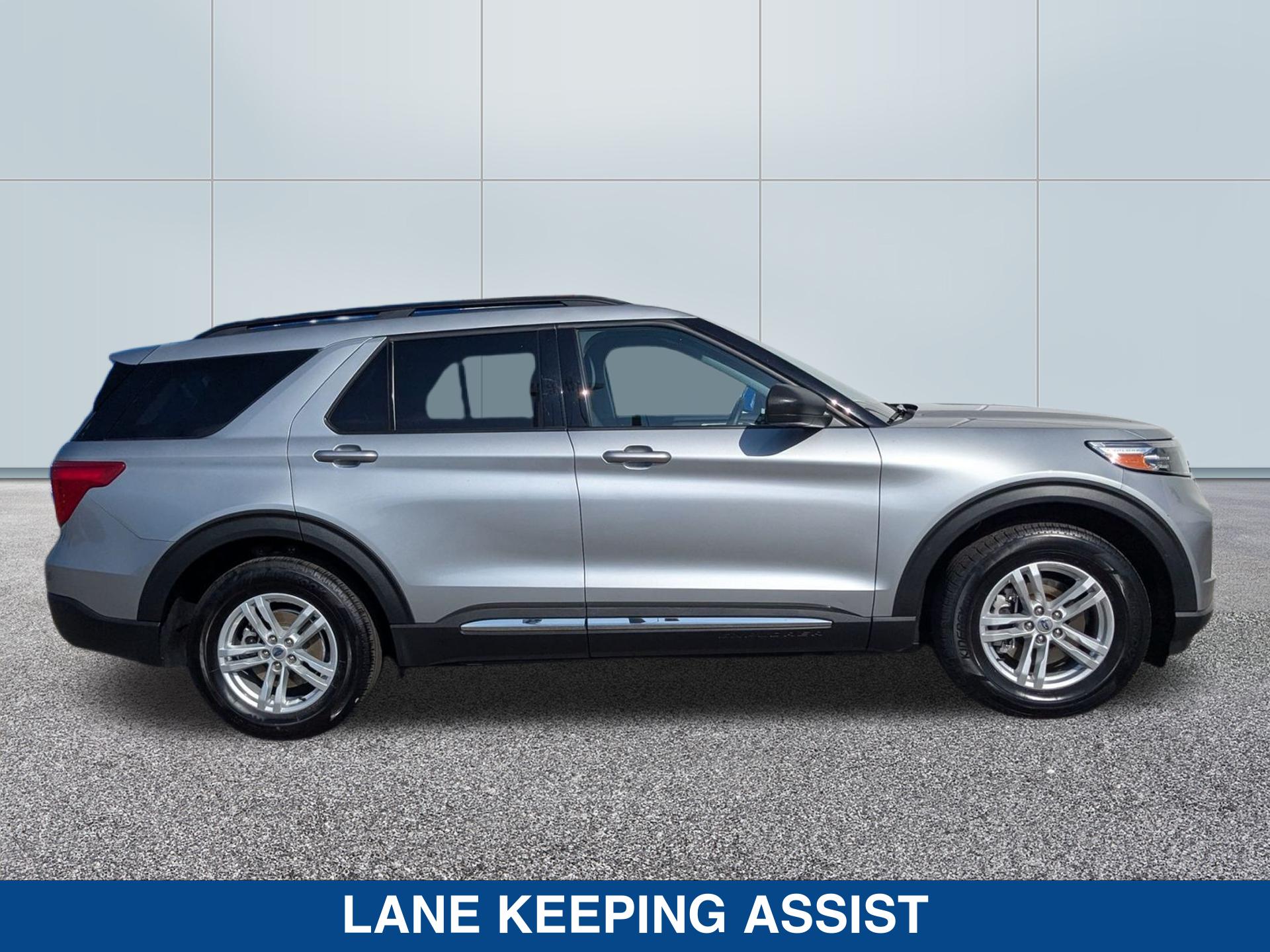 2023 Ford Explorer XLT photo 2