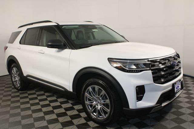 2025 Ford Explorer photo 2