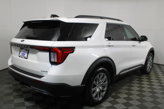 2025 Ford Explorer photo 3
