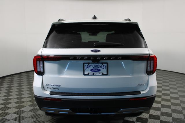 2025 Ford Explorer photo 4