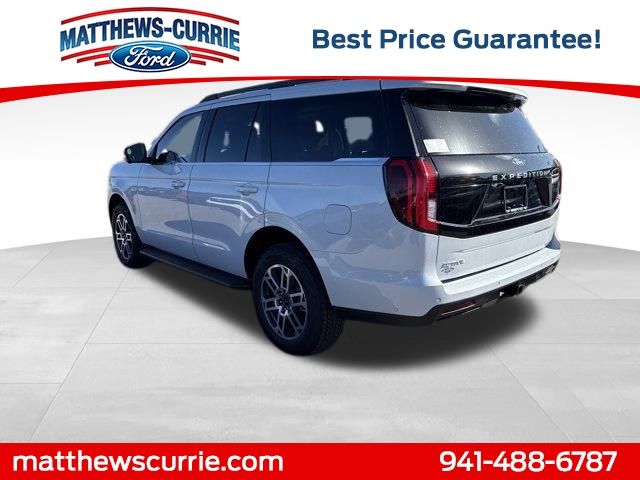 2025 Ford Expedition photo 4