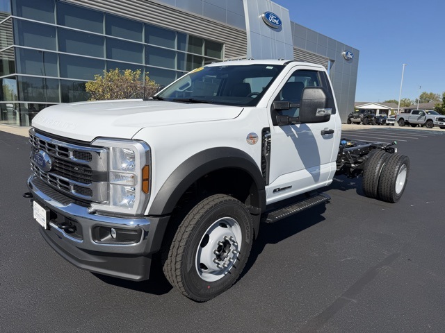 2026 Ford F-600 photo 2