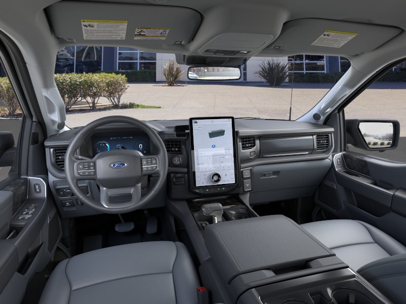 2025 Ford F-150 Lightning Flash - Photo 9