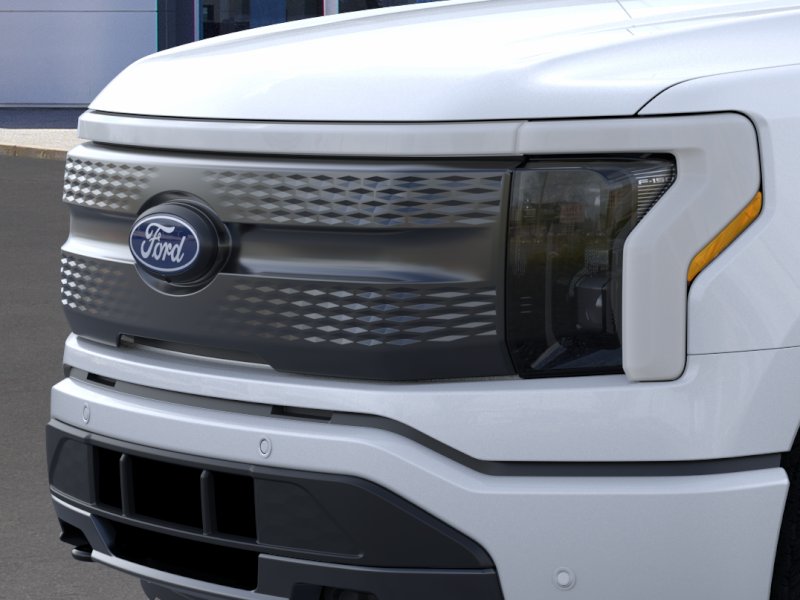 2025 Ford F-150 Lightning Flash - Photo 17
