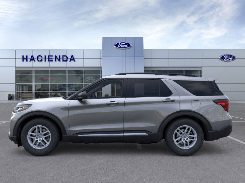2025 Ford Explorer photo 2